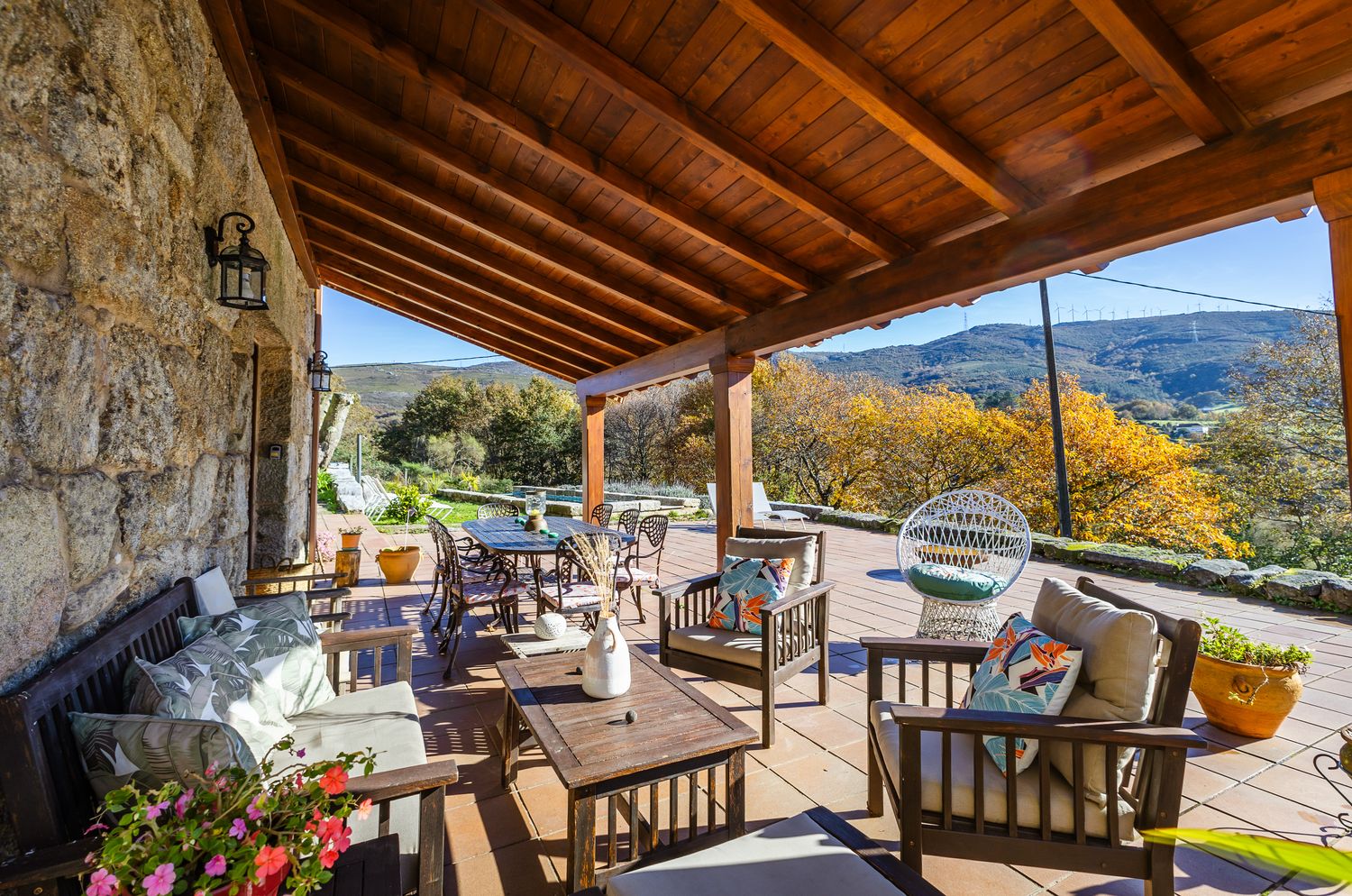 Porche amueblado, que delicia de espacio exterior